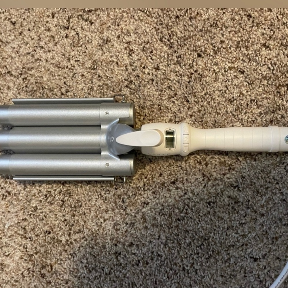 Monat beach waver used once